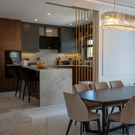 Maestral Mansion * كيرينيا