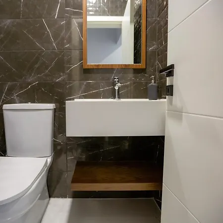 Maestral Mansion فيلة