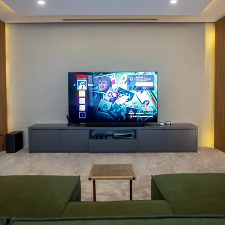 Maestral Mansion Villa *