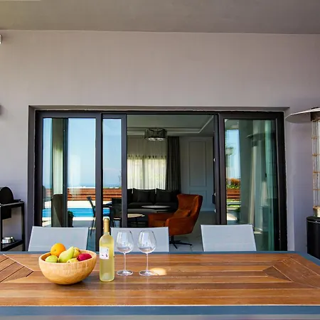 Maestral Mansion * كيرينيا