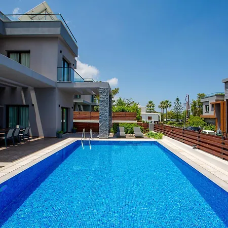 Maestral Mansion Villa *